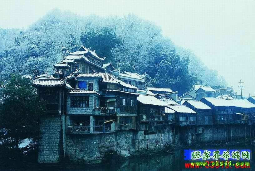 長沙往返A(chǔ)8線：鳳凰古城、梵凈山、德夯苗寨汽車三日游