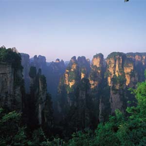 單獨(dú)成團(tuán)N線：張家界、天子山、寶峰湖、猛洞河漂流、鳳凰古城四晚五日湘西全景游